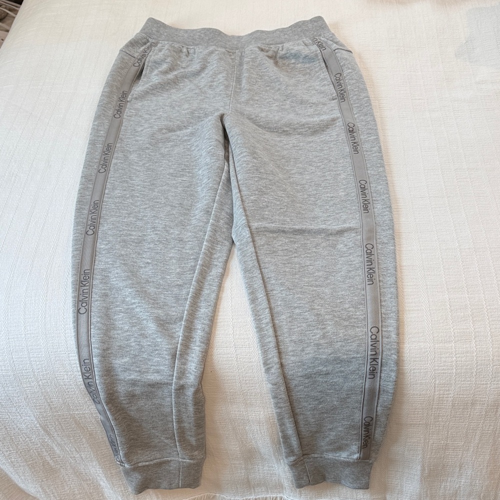 Calvin Klein women’s Light Gray Sweatpants
